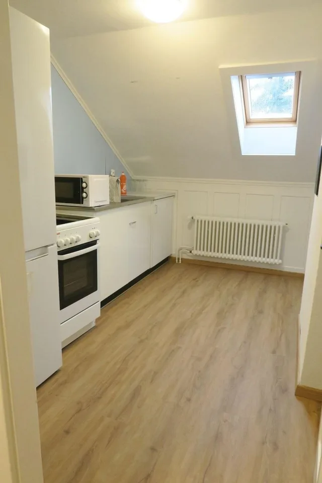 Unmöbliertes WG-Zimmer mit Sitzplatz