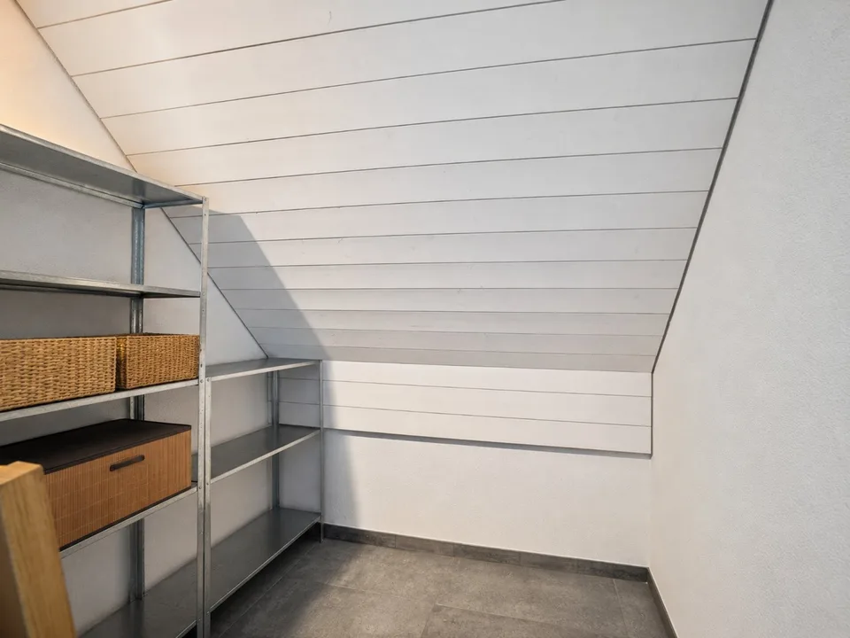 Moderne 3.5-Zimmer-Dachwohnung zwischen Natur und Zentrum – foto 10 di 13