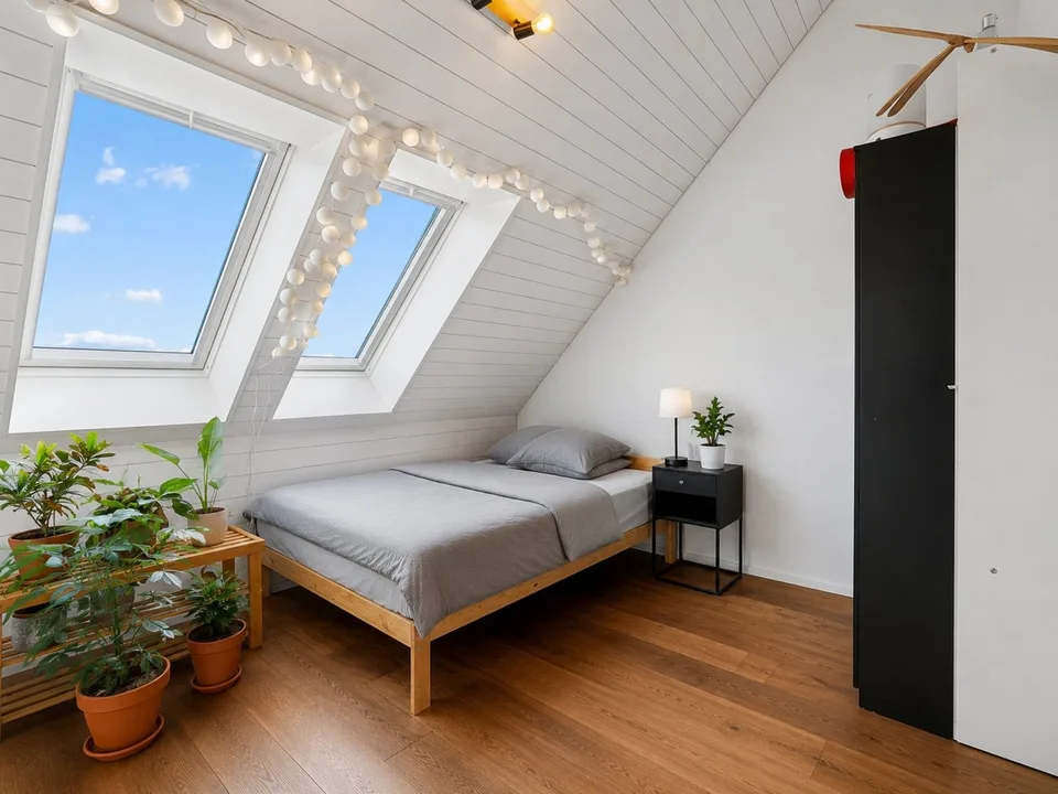 Moderne 3.5-Zimmer-Dachwohnung zwischen Natur und Zentrum – foto 6 di 13