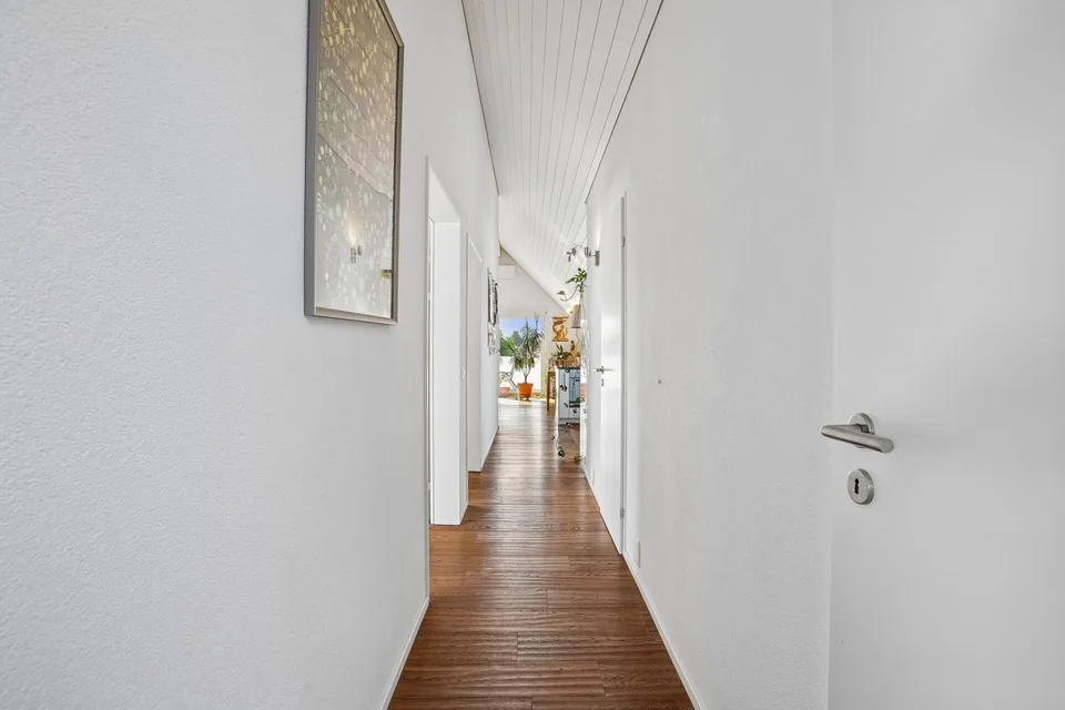 Moderne 3.5-Zimmer-Dachwohnung zwischen Natur und Zentrum – foto 5 di 13