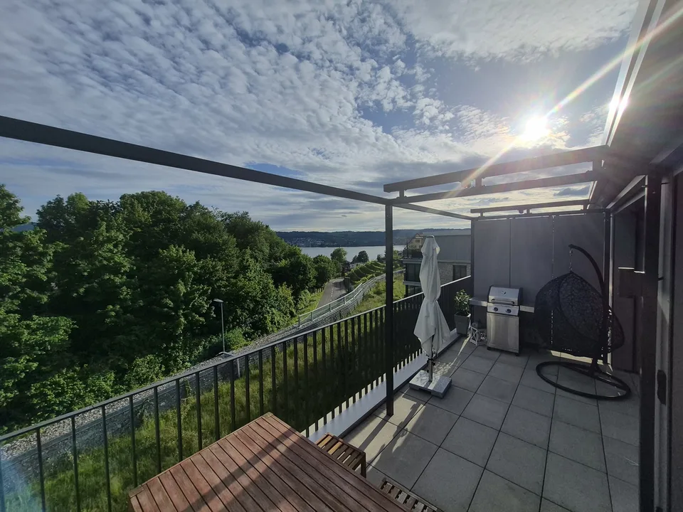 Befristet, möbliert: Moderne 4.5-Zimmer-Wohnung mit Seesicht – Foto 4 von 13