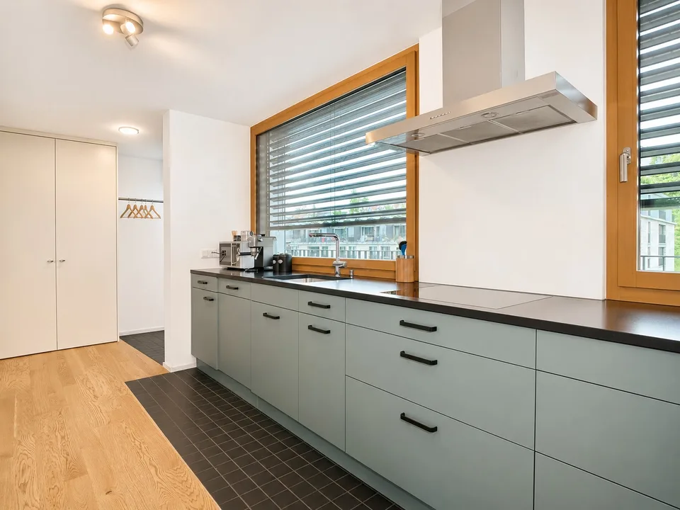 Befristet, möbliert: Moderne 4.5-Zimmer-Wohnung mit Seesicht – Foto 6 von 13
