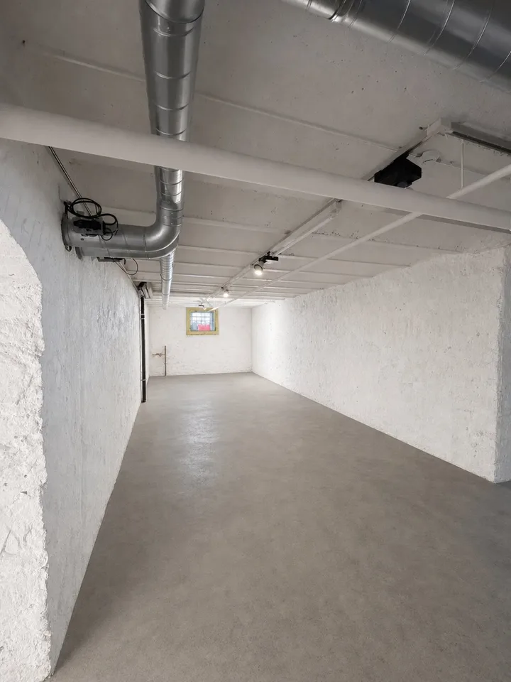 Surface commerciale de 139m2 fraîchement rénovée – Foto 5 von 13