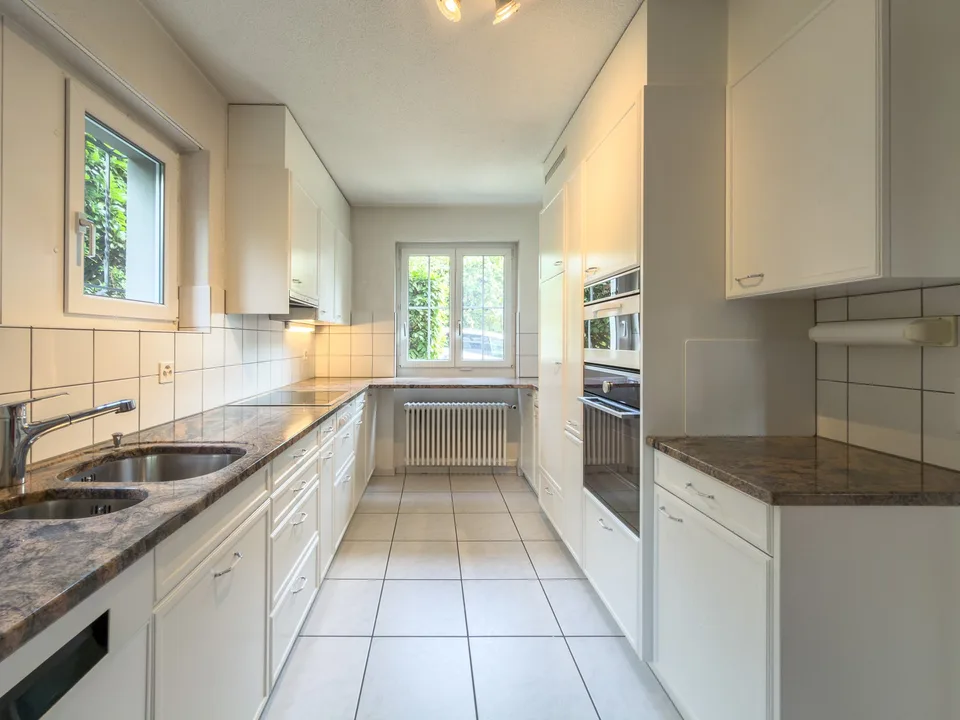 Charmantes Haus mit grossem Umschwung an begehrter Lage
