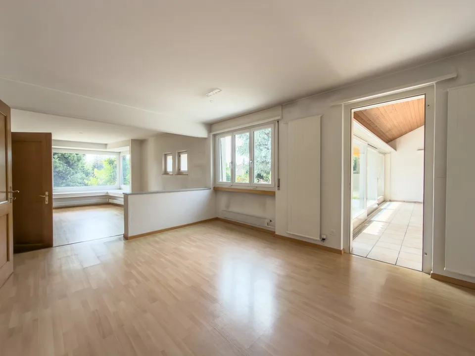 Charmantes Haus mit grossem Umschwung an begehrter Lage