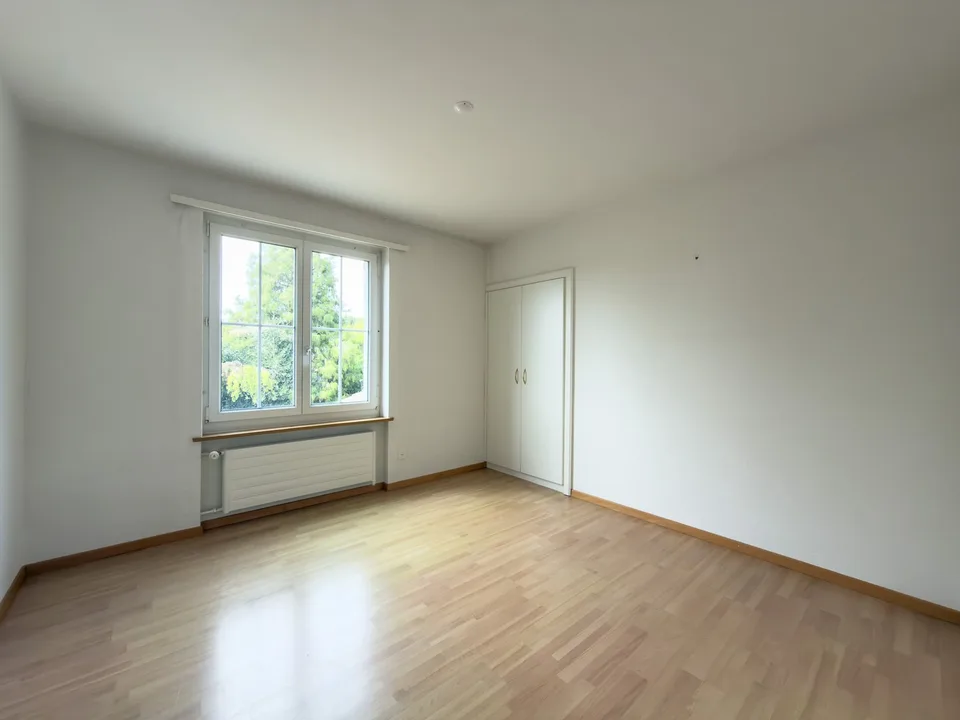 Charmantes Haus mit grossem Umschwung an begehrter Lage