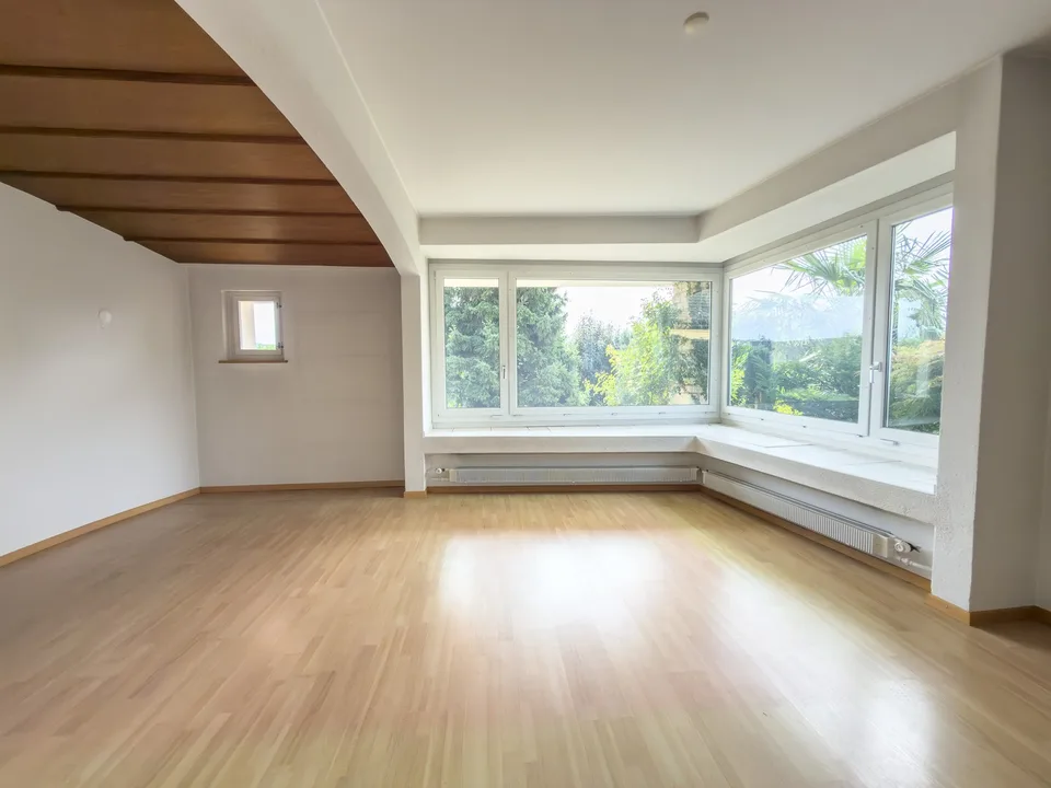 Charmantes Haus mit grossem Umschwung an begehrter Lage