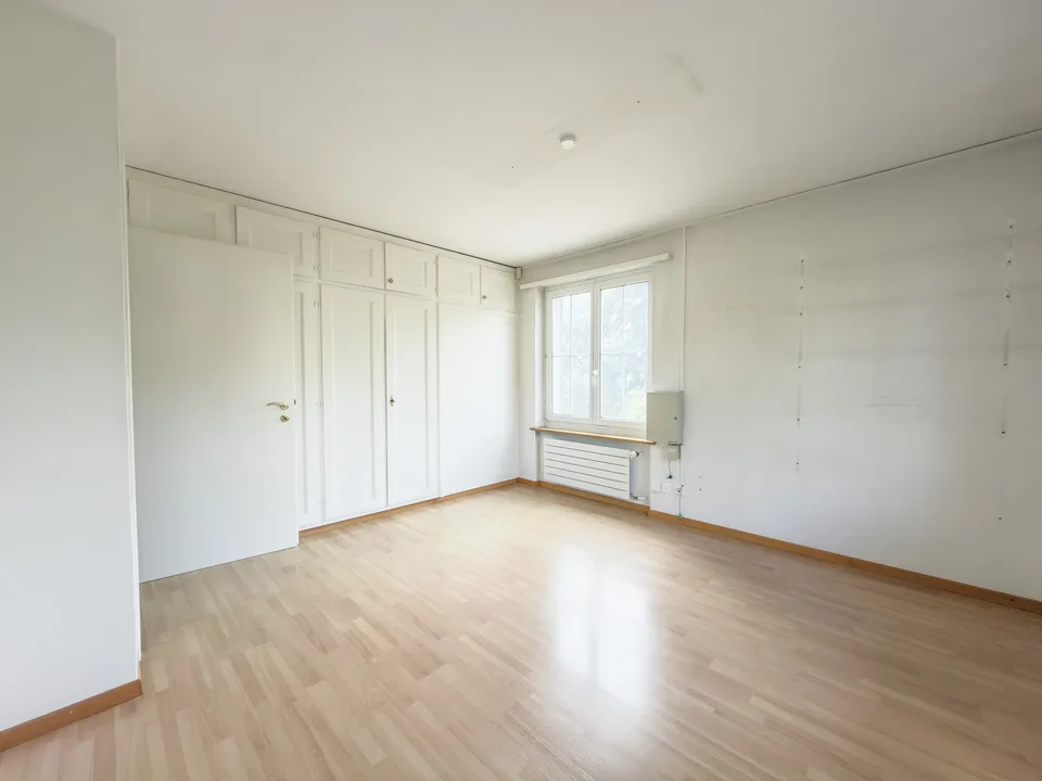 Charmantes Haus mit grossem Umschwung an begehrter Lage