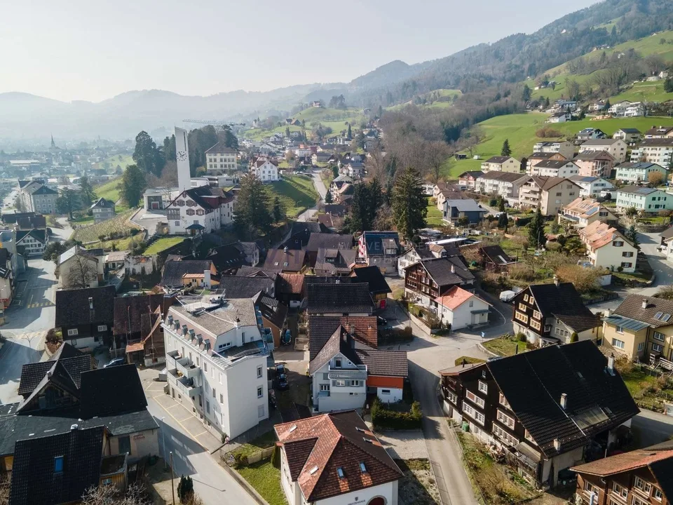 Charme de l'ancien bâtiment avec vue sur la montagne et jardin privé – photo 25 sur 26