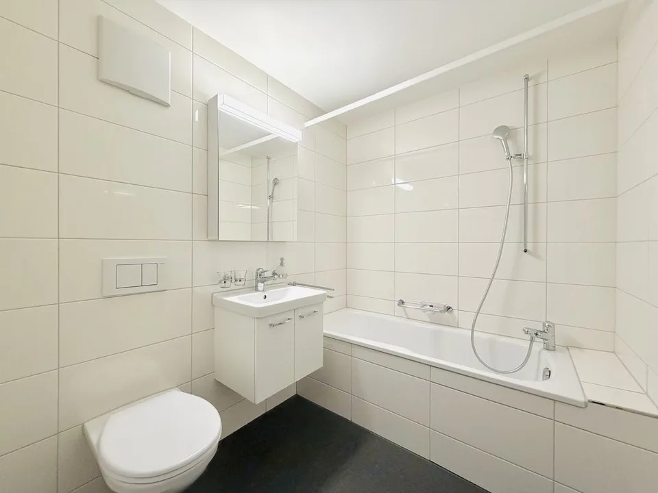 Charmante Dachwohnung mit Balkon – Foto 9 von 12