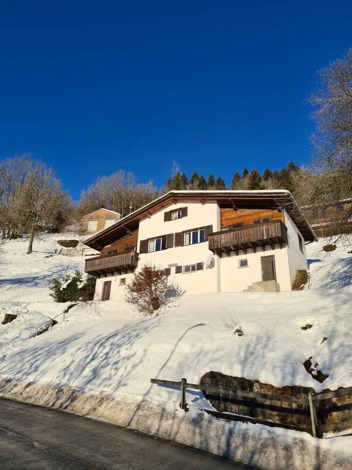 Gemütliches, freistehendes 4½-Zimmer-Chalet für Dauermieter oder Ortsansässige