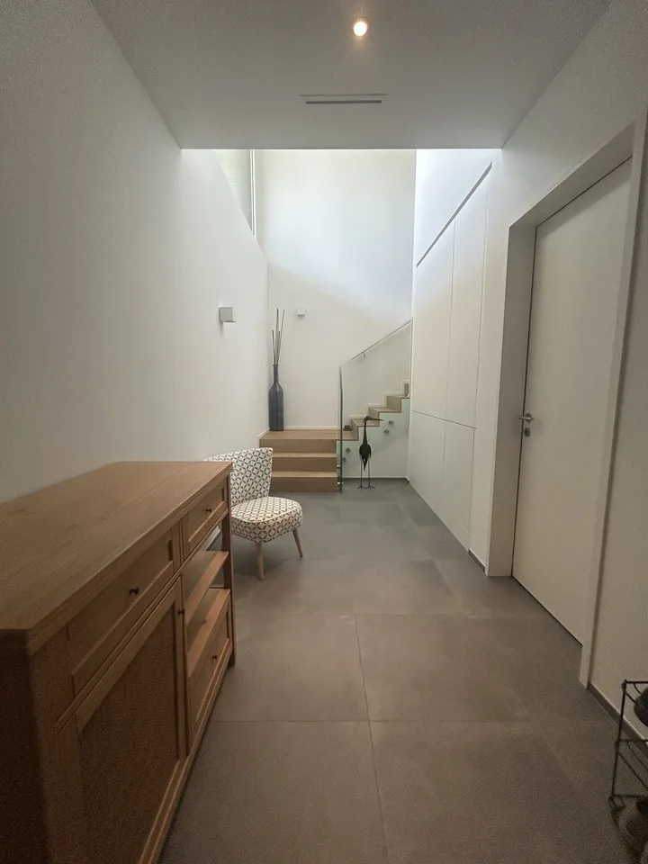 Moderne 2.5-Zimmer-Wohnung mit grosser Terrasse in Oberrieden