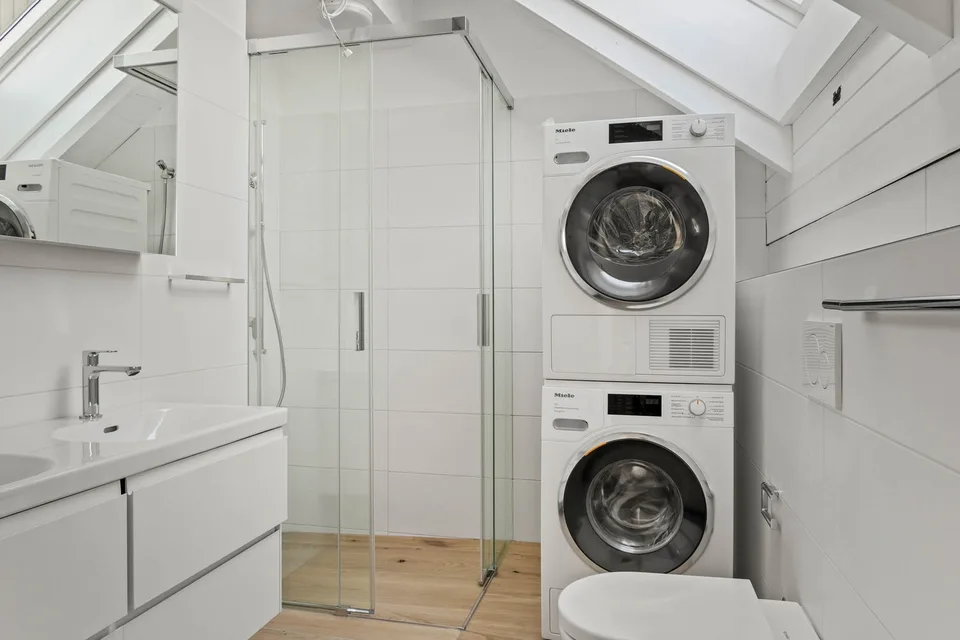 Modern 3.5-room maisonette apartment with expanded attic
