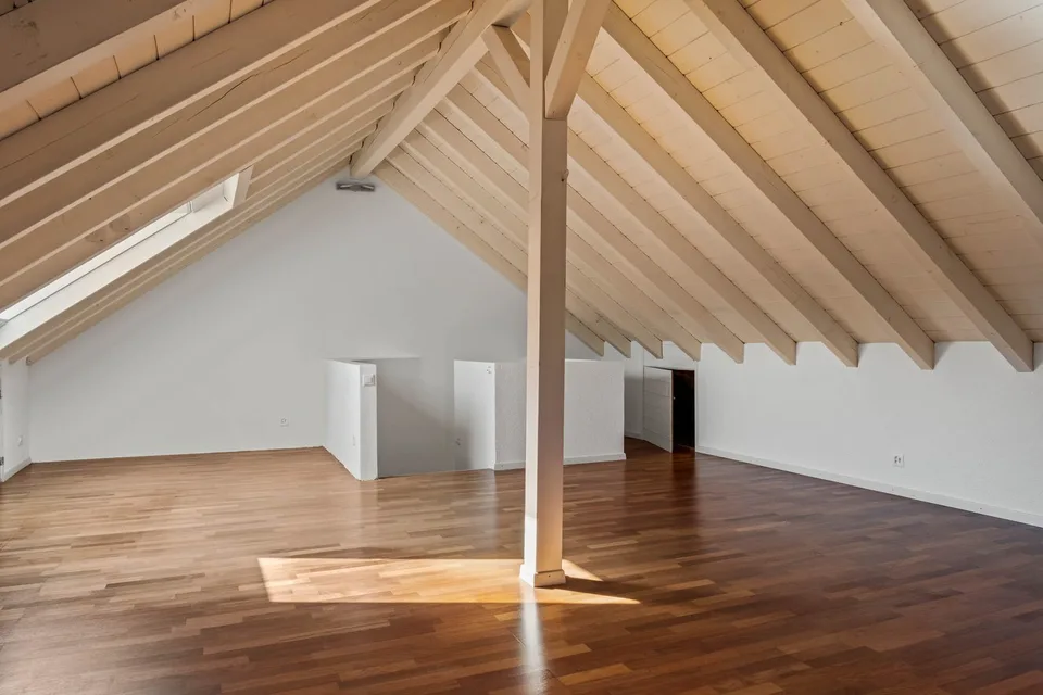 Modern 3.5-room maisonette apartment with expanded attic