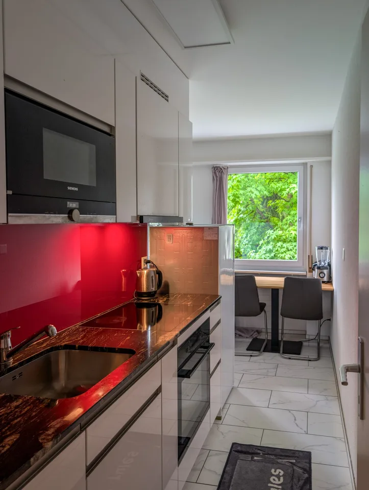 Ruhiges möbliertes 1,5-Zimmer-Apartment mit Pool / Quiet furnished 1.5-room apartment with pool