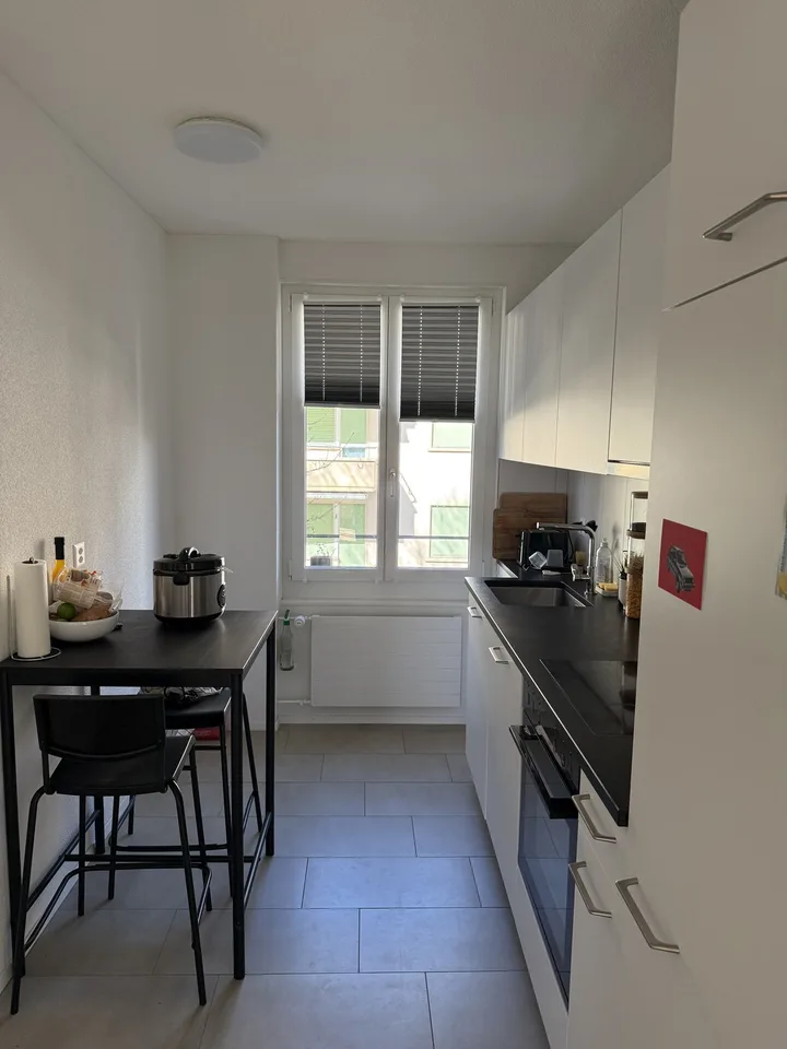Moderne 3.5-Zimmerwohnung in charmanter Liegenschaft – photo 2 of 9