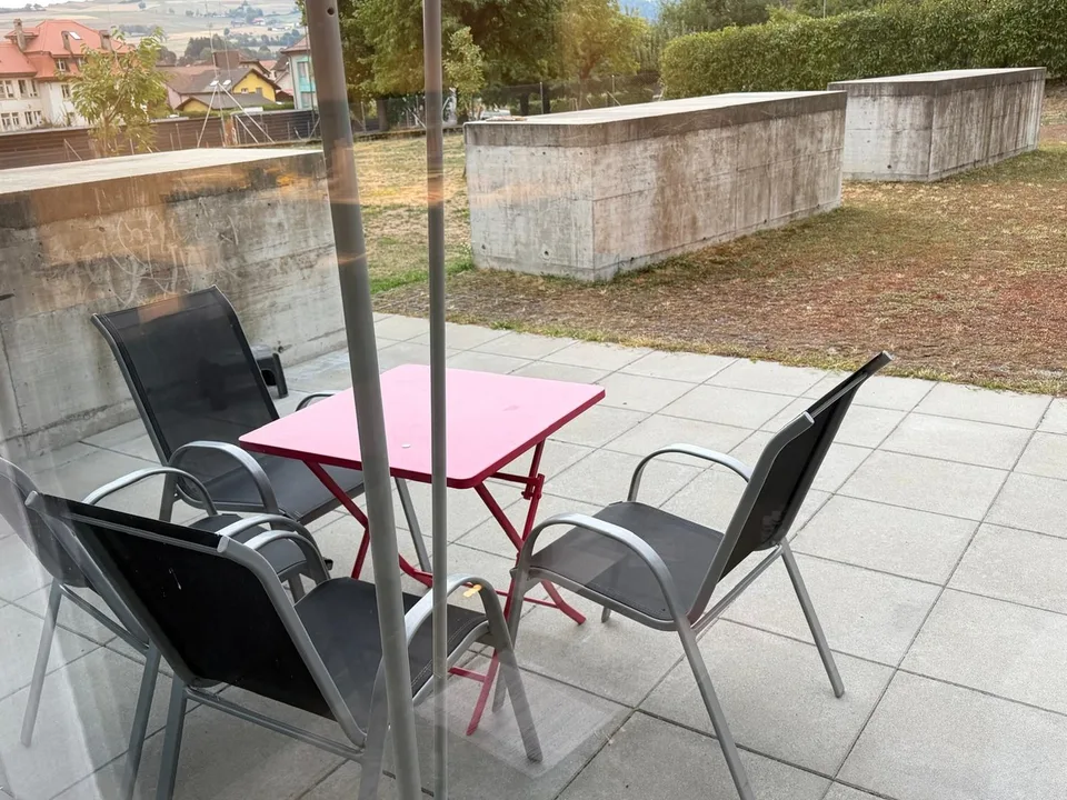 Schöne 3.5-Zimmer-Wohnung im Erdgeschoss mit privatem Bereich