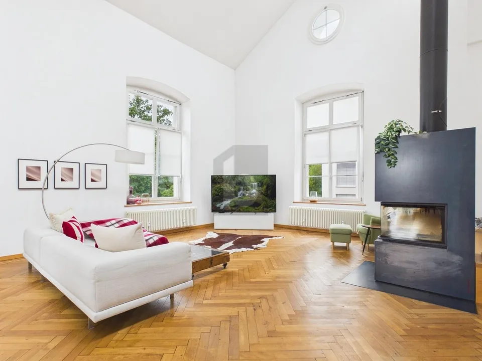 UNIQUE LIVING - A RARE OPPORTUNITY