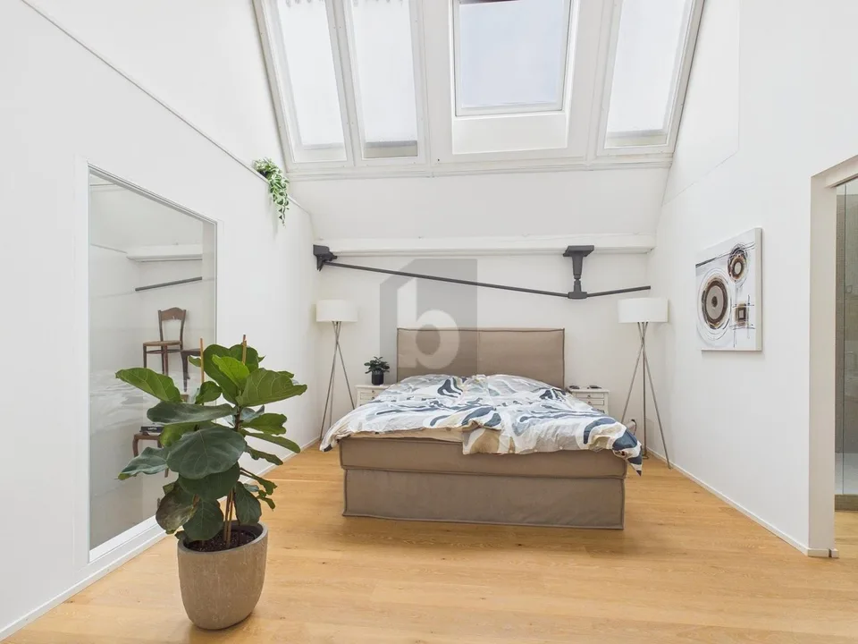 UNIQUE LIVING - A RARE OPPORTUNITY