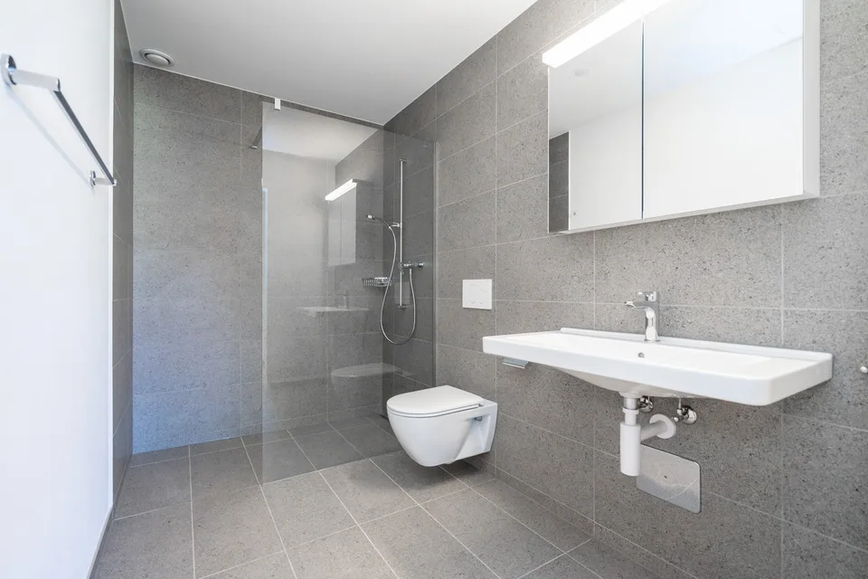 Helle 2.5-Zimmer-Wohnung mit Balkon und 83 m² – nahe Bahnhof