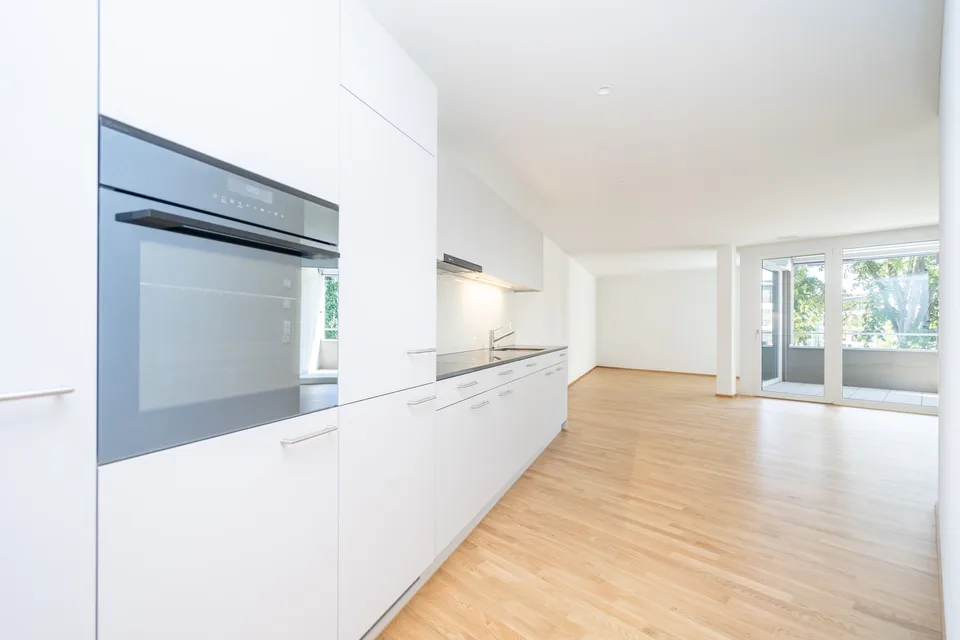 Helle 2.5-Zimmer-Wohnung mit Balkon und 83 m² – nahe Bahnhof