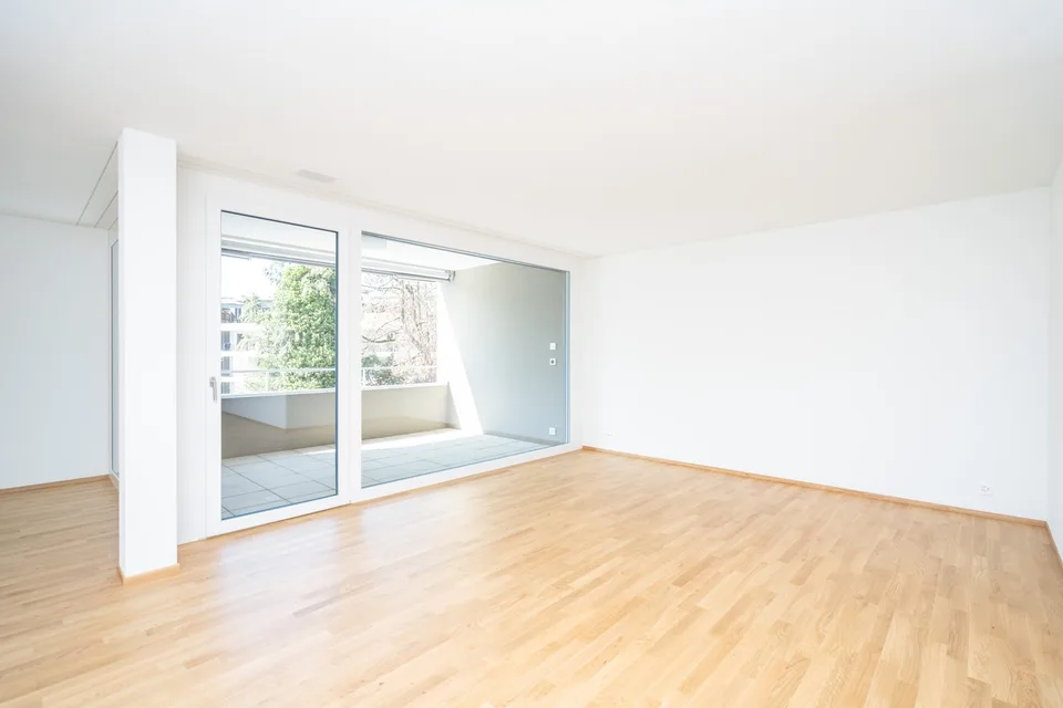 Helle 2.5-Zimmer-Wohnung mit Balkon und 83 m² – nahe Bahnhof