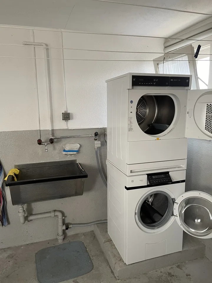 Bright 2.5-Room Apartment in Untersiggenthal with Garage