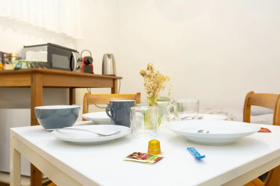 Möbliertes Zimmer | 30 m² | eigenes Bad | separater Eingang