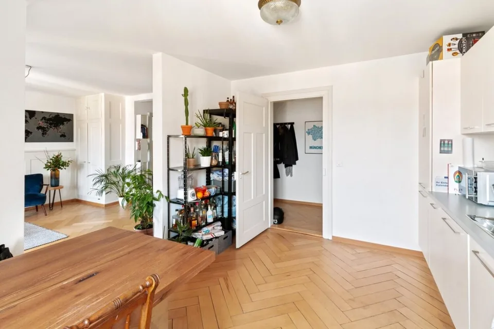 Wohnung mit Dachterrasse in stilvoll renoviertem Altbau – foto 4 di 9
