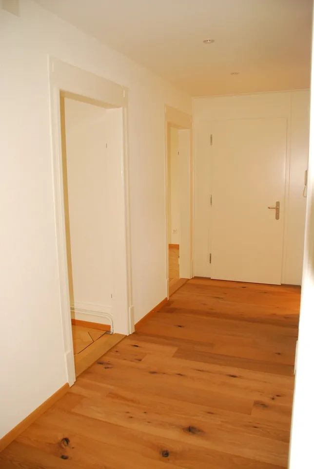 In nur 2 Gehminuten am Gleis - ideal für Pendler!