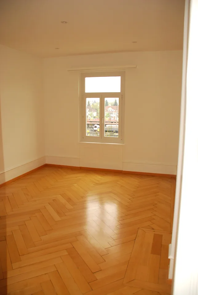 In nur 2 Gehminuten am Gleis - ideal für Pendler!
