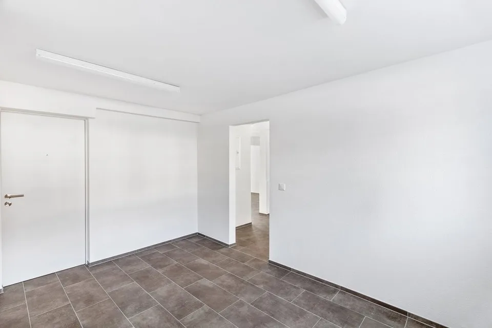 ATTRAKTIVE BÜRO - PRAXISRÄUMLIICHKEITEN -2X MIETZINS GESCHENKT – photo 3 of 10