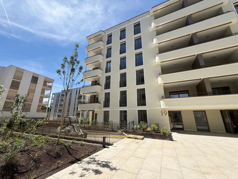 Neue Wohnung im Zentrum des Viertels MIC in Marly