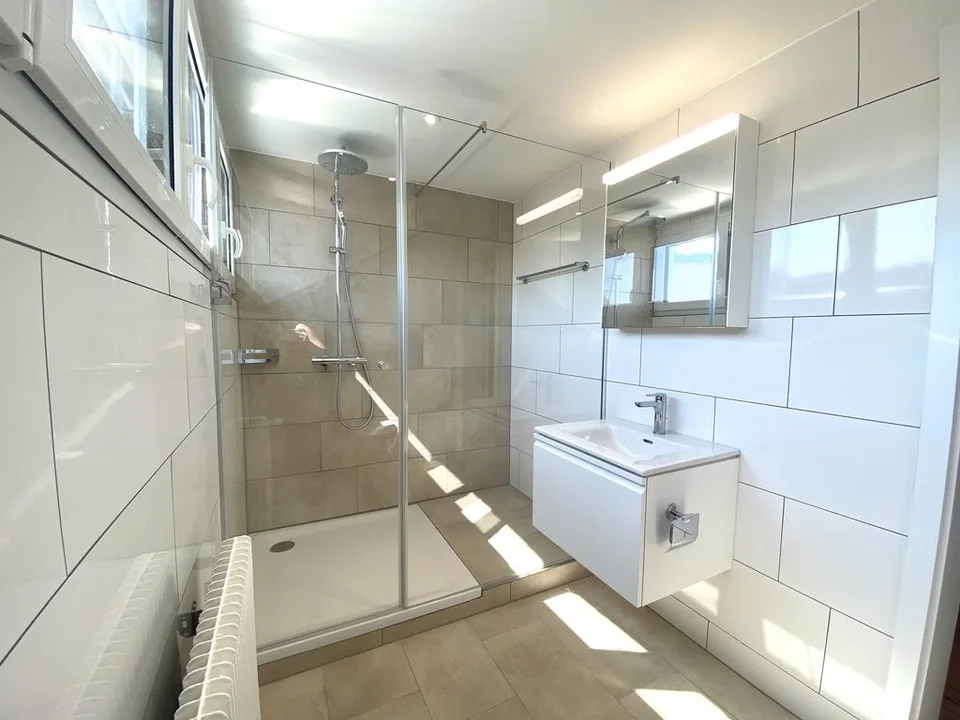 SANIERTE KLEINWOHNUNG MIT TRAUMHAFTEM BAD – Foto 3 von 8