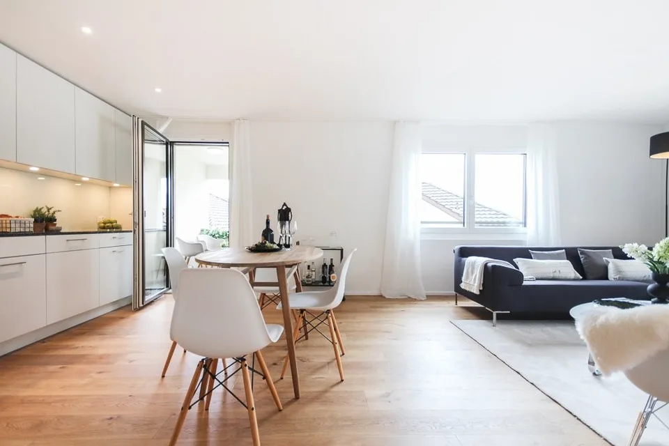 SPACIOUS AND BEAUTIFUL APARTMENT WITH LOGGIA