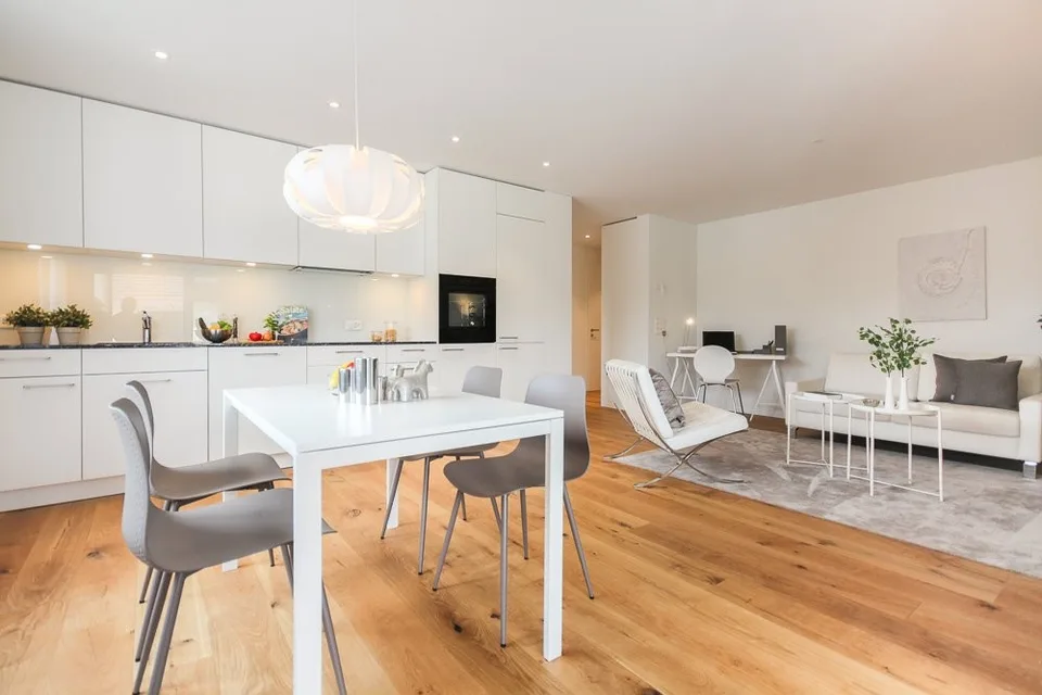 SPACIOUS AND BEAUTIFUL APARTMENT WITH LOGGIA
