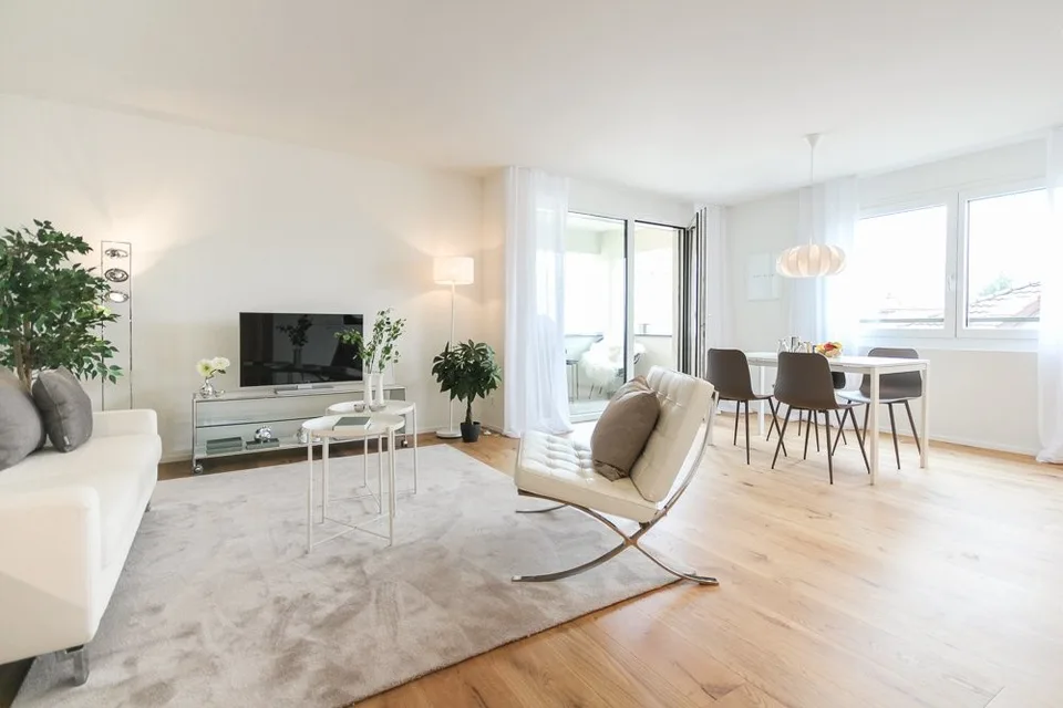 SPACIOUS AND BEAUTIFUL APARTMENT WITH LOGGIA