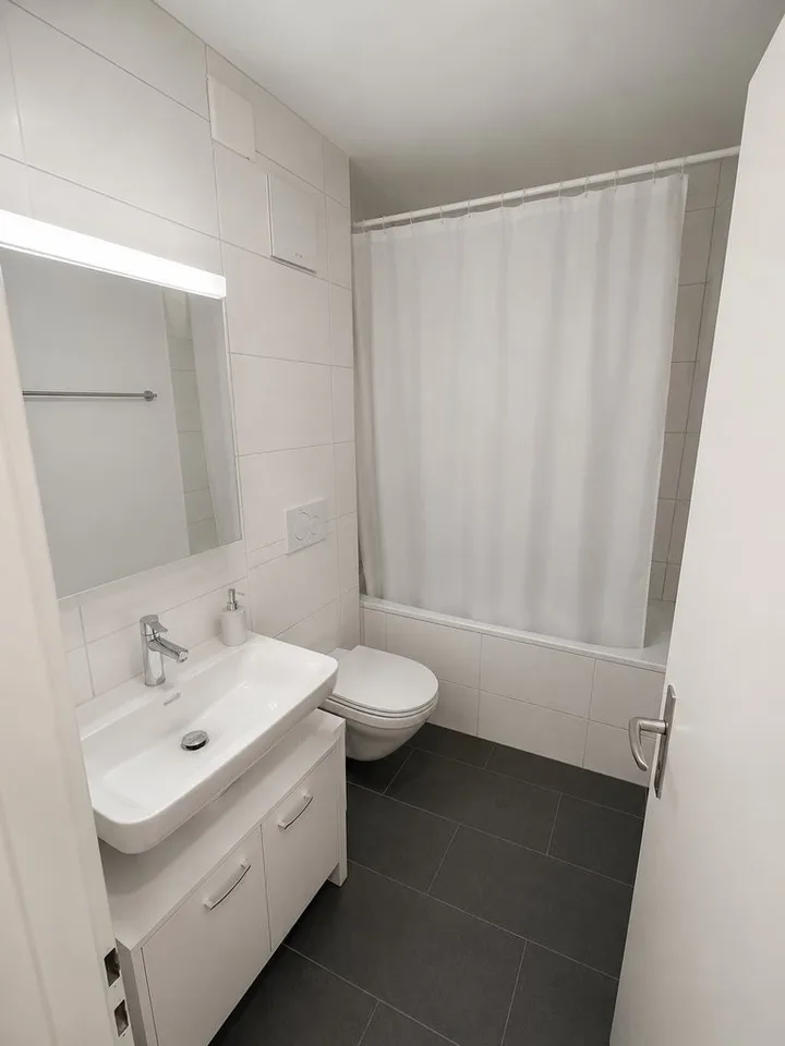 3.5-Zimmer-Wohnung im 1.OG mit Balkon