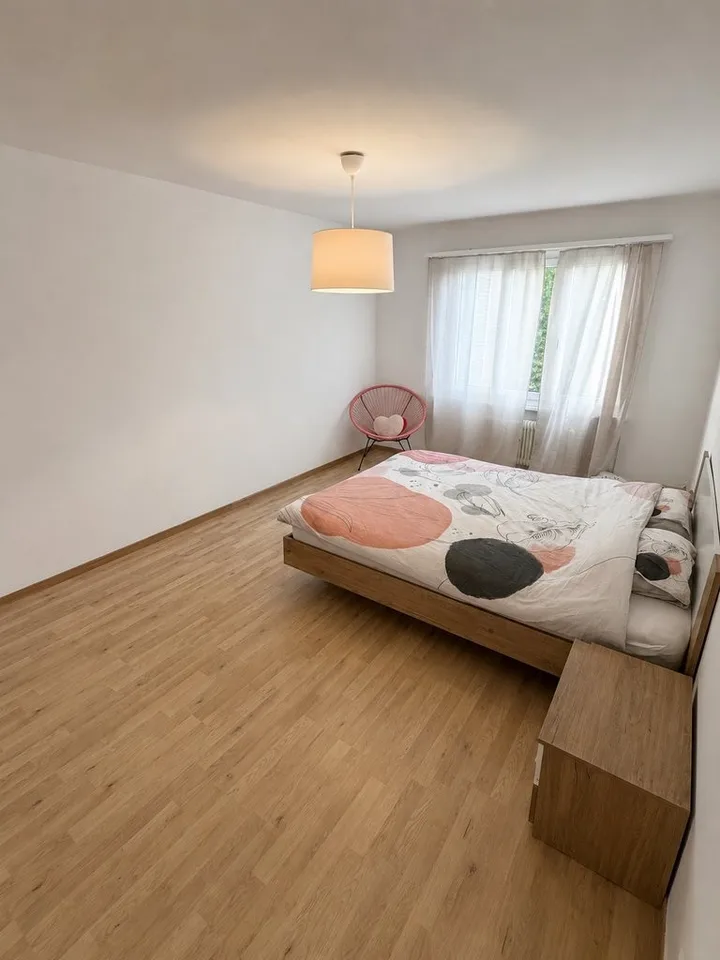 3.5-Zimmer-Wohnung im 1.OG mit Balkon