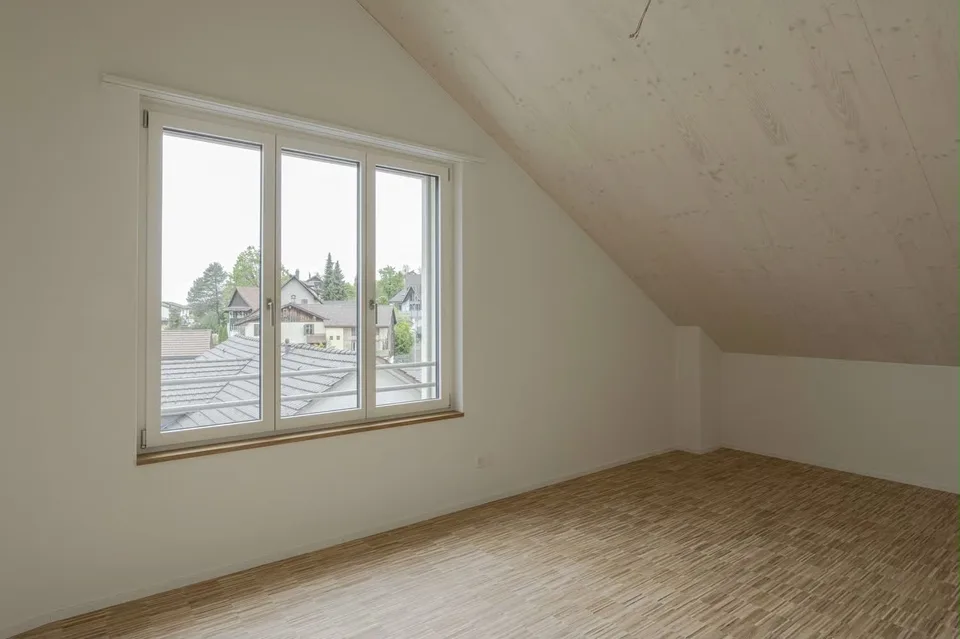 Moderne 3.5-Zimmer-Maisonette-Wohnung im Herzen von Hinwil-Hadlikon