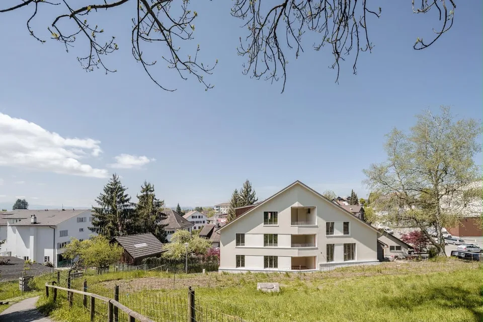 Moderne 3.5-Zimmer-Maisonette-Wohnung im Herzen von Hinwil-Hadlikon