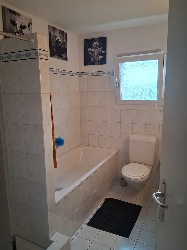 1 MitbewohnerIn gesucht für 2 unbewohnte Zimmer