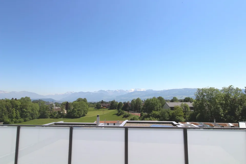 Appartamento 5.5 locali luminoso in Oberland in affitto