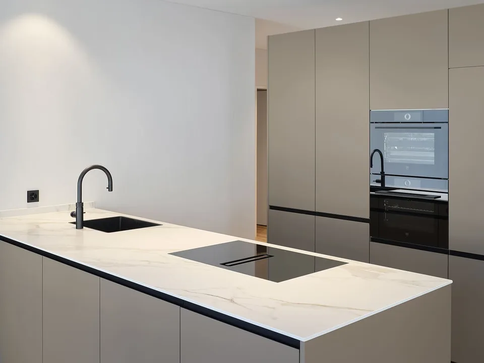 Zwischenmiete: neue 3.5‑Zimmer‑Wohnung mit 24 m² Sitzplatz — Lachen SZ