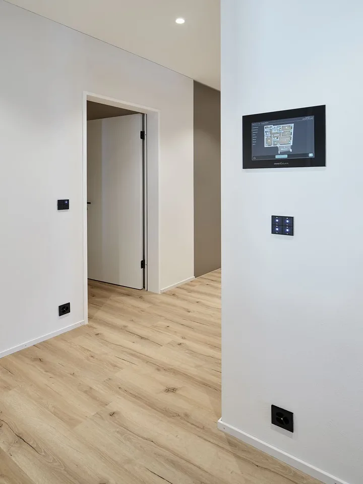 Zwischenmiete: neue 3.5‑Zimmer‑Wohnung mit 24 m² Sitzplatz — Lachen SZ