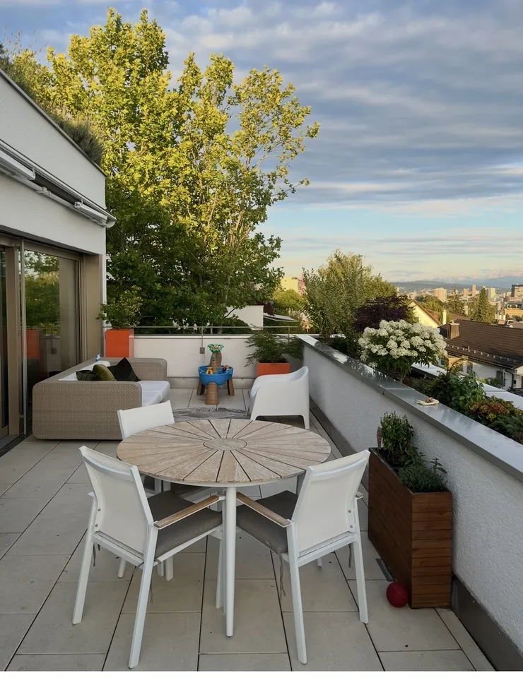 Terrassenwohnung 4,5 mit Ausblick neben Frankenthal Zürich mit 2 Terrassen von 50 und 24 Metern!