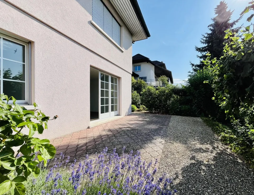Charmante 2,5 Zimmer Wohnung im Grünen