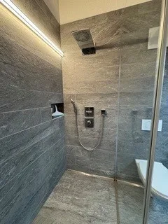 Hochmoderne Dachwohnung mit wunderschönem Dachbalkon – Foto 11 von 12