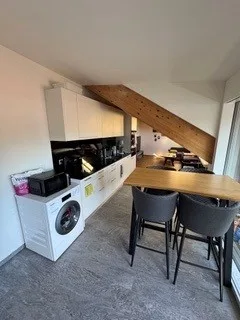 Hochmoderne Dachwohnung mit wunderschönem Dachbalkon – Foto 3 von 12