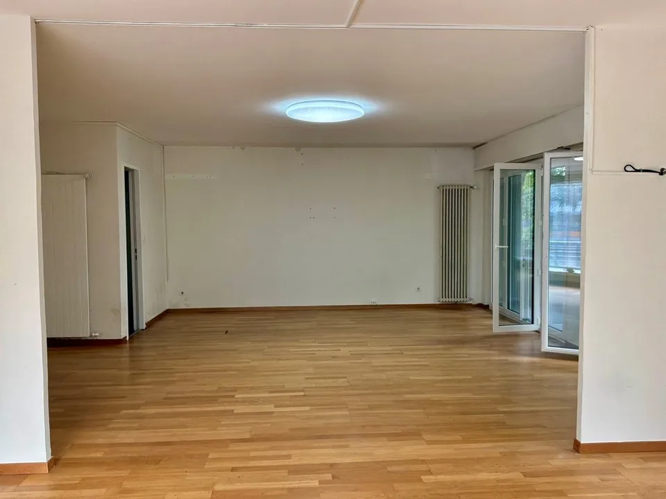 Local commercial avec vitrine et balcon - Centre-ville de Lausanne – Foto 2 von 4
